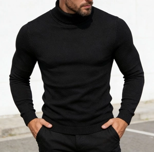 Nahaufnahme der Rippstrick-Textur bei einem schwarzen Herren-Rollkragenpullover