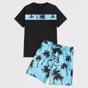 Ensemble d'été pour hommes avec t-shirt noir imprimé palmier et short bleu ciel