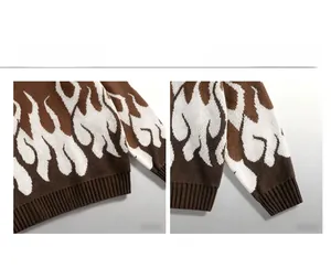 Detailansicht des dunkelbraunen Strickpullovers mit weißem Flammen-Jacquard und Rippbündchen
