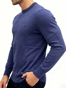 Slim fit men's navy knit sweater with crew neck and contrasting striped cuffs