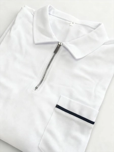 Polo blanc à manches longues en coton piqué avec col zippé et détail de poche rayée