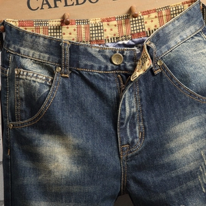 Jean homme bleu foncé délavé vintage avec détails de moustaches et doublure étoiles
