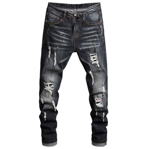 Herren Slim Fit Jeans in Dunkelblau mit Farbspritzern und modischen Rissen am Knie