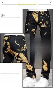 Dettaglio di jeans neri con stampa a spruzzi gialla vivace e taglio slim fit alla moda