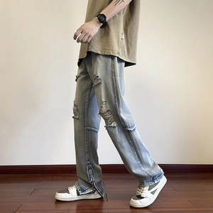 Jeans da uomo vintage lavaggio azzurro con strappi e orlo a fessura con cerniera