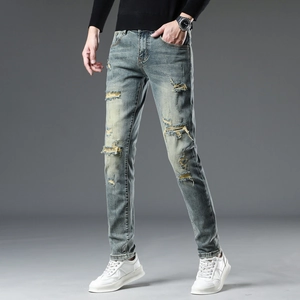 Jean slim pour hommes en gris délavé vintage avec détails déchirés et finitions usées chic