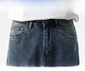 Détail du jean montrant la structure de la taille avec fermeture éclair et bouton