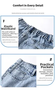 Dettaglio dei pantaloncini cargo in denim azzurro con vita elastica e tasche funzionali