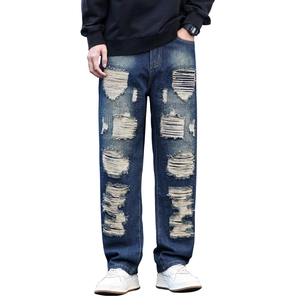 Jean homme coupe droite décontractée en denim bleu avec détails déchirés stylés