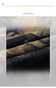 Gros plan sur un tissu en denim bleu marine de haute qualité avec texture monogramme vintage