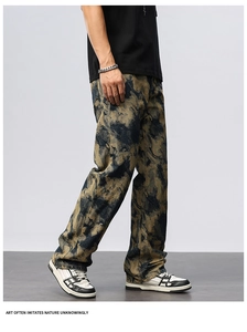 Vue détaillée du pantalon large pour hommes en tissu jacquard camouflage de style vintage
