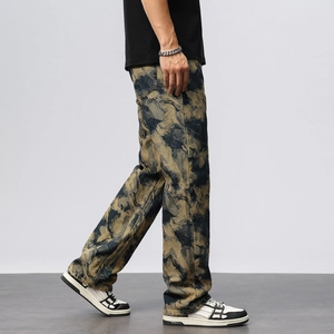 Jean camouflage homme coupe droite large au style vintage rétro et urbain