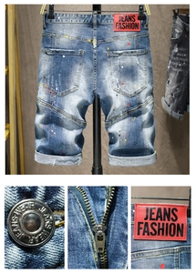 Détails du short en jean avec éclaboussures de peinture et écusson en cuir rouge à la taille