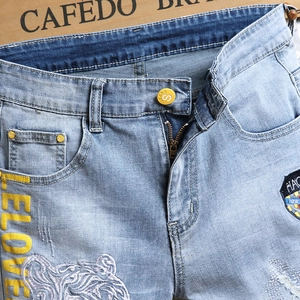 Short en jean bleu clair pour homme avec broderie tigre et imprimé de lettres mode