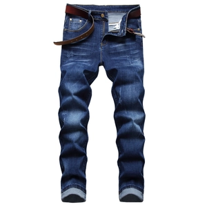 Schmal geschnittene blaue Stretch-Herrenjeans mit Used-Look, Catfaces und Ledergürtel
