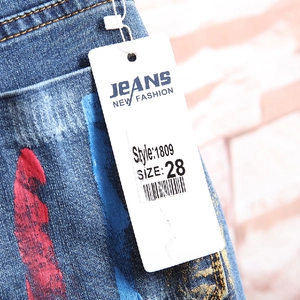 Short en jean pour homme avec graffitis artistiques et surpiqûres jaunes pour l'été