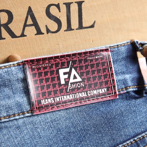 Short en jean indigo pour hommes avec logo vintage et motifs de peinture graffiti