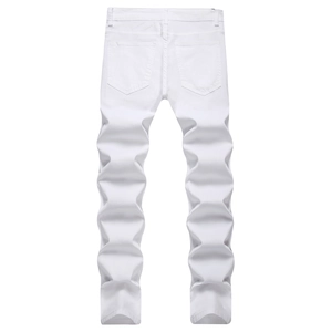 Detailansicht der Rückseite mit Taschen und Nähten dieser weißen Slim-Fit-Stretchjeans für Herren