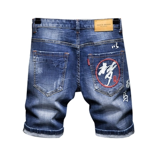 Herren Jeans Shorts in Blau mit chinesischer Stickerei und modischen Wascheffekten