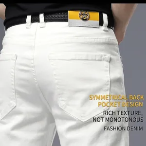 Jean blanc slim pour homme avec poche arrière décorative et logo en étoile métallique
