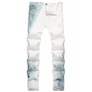 Jean blanc slim pour homme avec motif artistique de peinture bleue sur fond blanc neutre