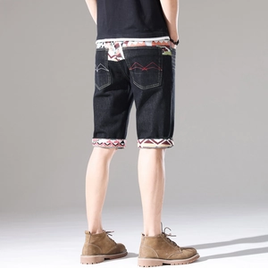 Herren Denim Shorts in Dunkelblau mit Ethno-Stickerei und modischen Distressed-Details