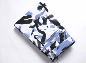 Détails du pantalon en jean street fashion avec imprimés graffitis abstraits bleu et noir