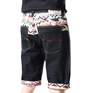 Herren Jeans-Shorts in Dunkelblau mit bunten Ethno-Mustern und Stickereien hinten