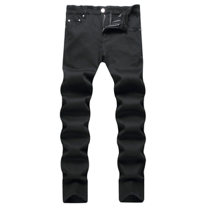Jean noir ajusté pour homme en denim extensible avec un design classique à cinq poches