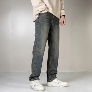Detailansicht der Herren-Jeans in Retro-Blaugrau mit Vintage-Waschung und Cat-Whisker-Effekt