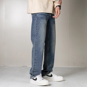 Jean bleu pour homme coupe droite avec délavage classique et taille moyenne tendance