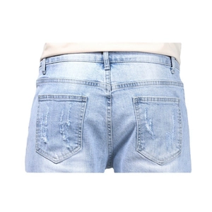 Short en jean bleu clair pour homme avec poches arrière usées et finition délavée