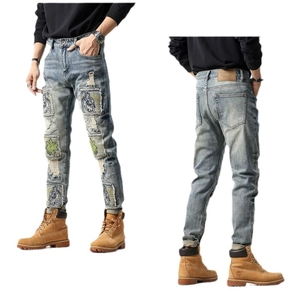 Jeans slim da uomo blu chiaro con toppe retrò e ricami in stile street fashion
