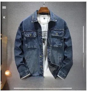 Vue détaillée de la doublure en polaire chaude de la veste en jean bleue pour homme