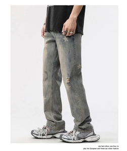Détails du denim rétro délavé avec imprimé étoile et finitions effet usé