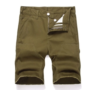 Short cargo pour hommes vert olive en sergé avec grandes poches et ourlet brut
