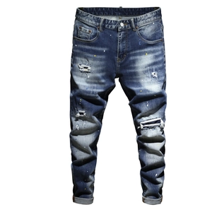 Jean slim bleu vintage pour homme avec taches de peinture et détails déchirés usés