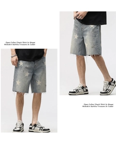 Détail du short en jean bleu avec imprimé étoiles, effets usés et finitions effilochées