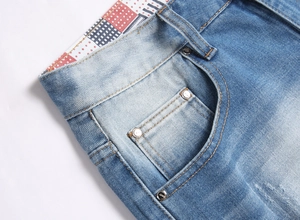 Détails de short en jean bleu avec coutures orange et rivets métalliques renforcés