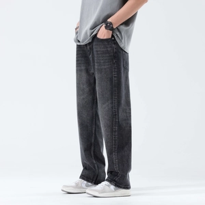 Jeans da uomo a gamba dritta larghi in denim nero lavato con finitura vintage