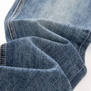 Jean denim bleu vintage coupe ajustée et extensible pour homme avec texture sergé