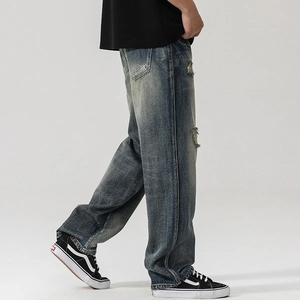 Jean large rétro pour hommes avec délavage vintage et détails déchirés brodés
