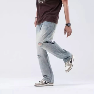 Jeans da uomo gamba dritta larghi lavaggio azzurro con strappi stile street fashion