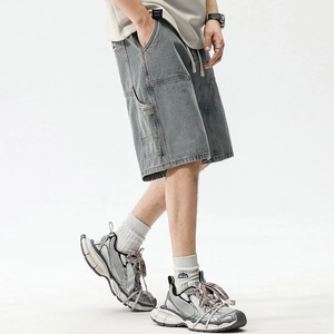 Short cargo homme en denim gris délavé, coupe droite décontractée et style rétro vintage