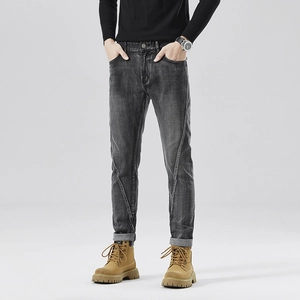 Schmal geschnittene Herren-Jeans in gewaschenem Grau mit modernem Bein und Umschlag