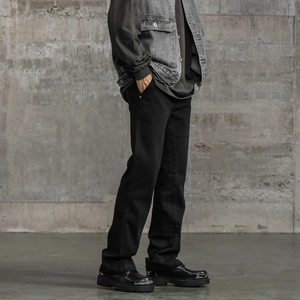 Jeans neri a zampa da uomo stile high street con vestibilità slim e look urbano alla moda