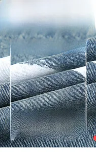 Détail du tissu denim bleu foncé avec effet de motif de taches d'encre blanche créatif