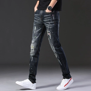 Jean slim pour hommes délavé avec taches de peinture et détails de broderie raffinés