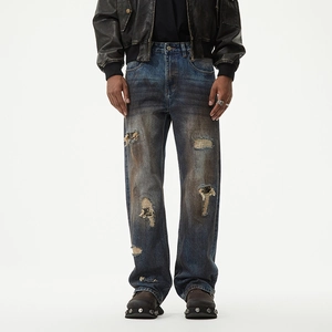 Herren Vintage Straight Jeans mit Used-Look Waschung und Rissen für einen High-Street-Style