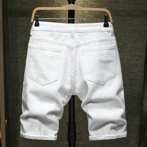 Short en jean blanc pour homme avec coupe droite et deux poches arrière en sergé robuste